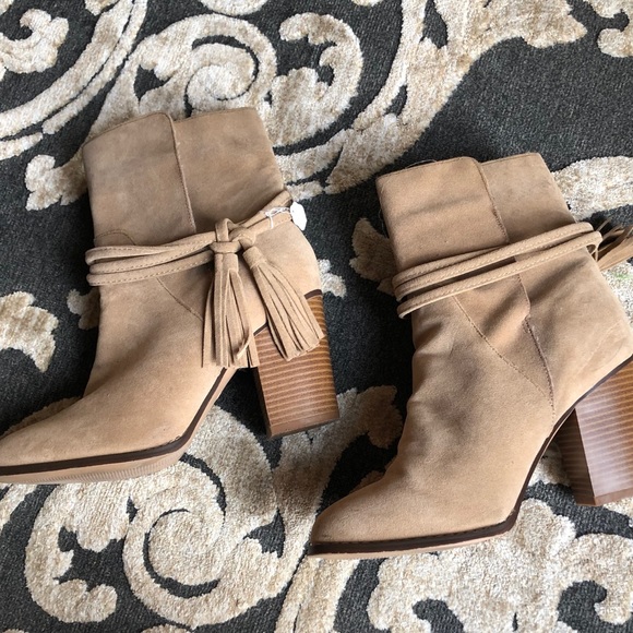 Cato booties, Sz 9 pre-owned - Picture 2 of 5